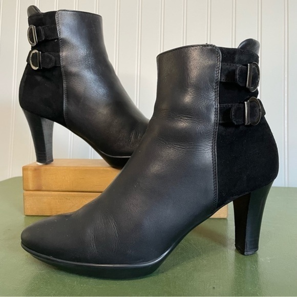 Aquatalia Weatherproof Heeled Ankle Boots in Black Leather & Suede - Picture 2 of 15